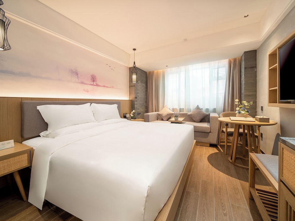 Trendy Romantic Hotel Guangzhou Panyu Qiaonan Aoyuan Plaza Branch - Free Deliver Service to Canton Fair Complex During Canton Fair Period