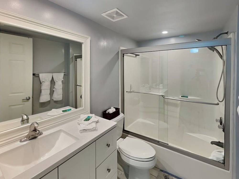Sun Caper 208 by Distinctive Beach Rentals