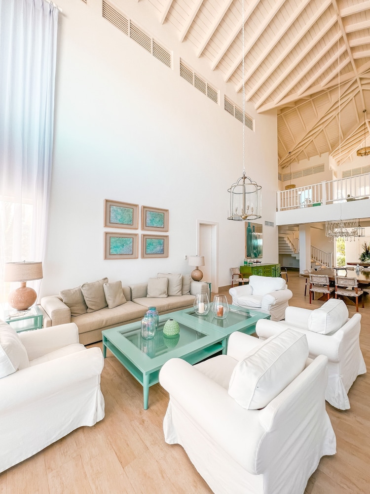 Peninsula Esmeralda Luxury Hotel & Villas view 2