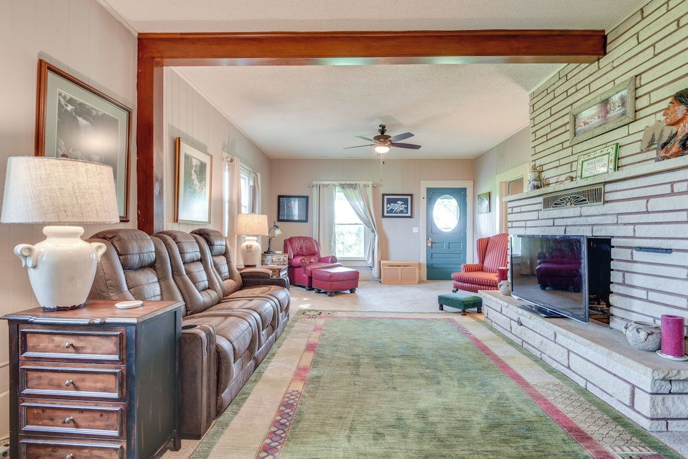 Countryside Retreat w/ Pasture Views in Hominy