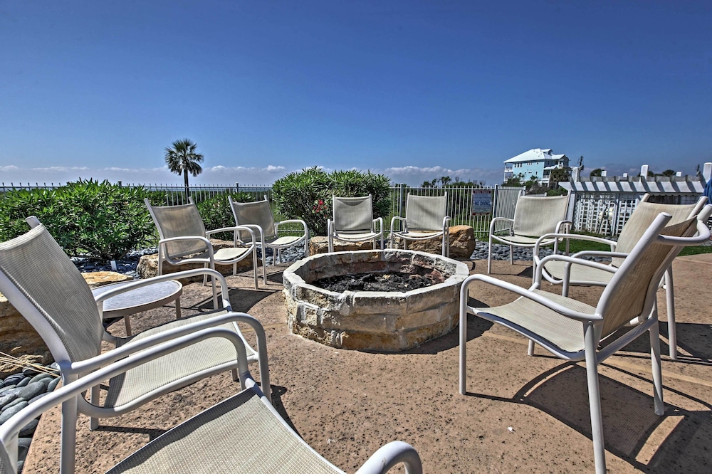 'seas The Day:' Home w/ Pool Access in Galveston