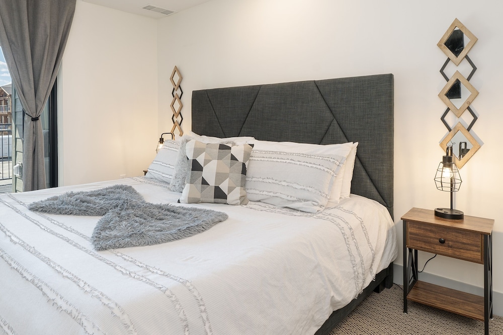 Ski Idlewild 1 Bedroom Condo by RedAwning view 3