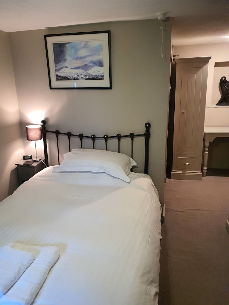 Dragon Inn Crickhowell