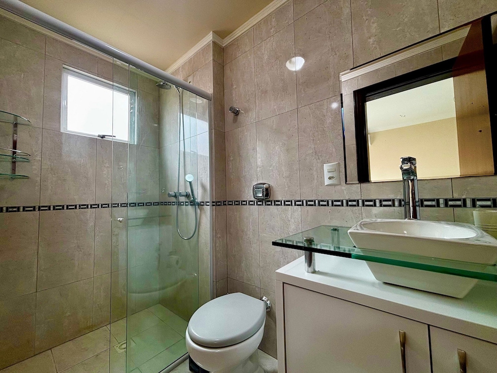 Apt w/ Gourmet Balcony Oceanfront Rkr0502