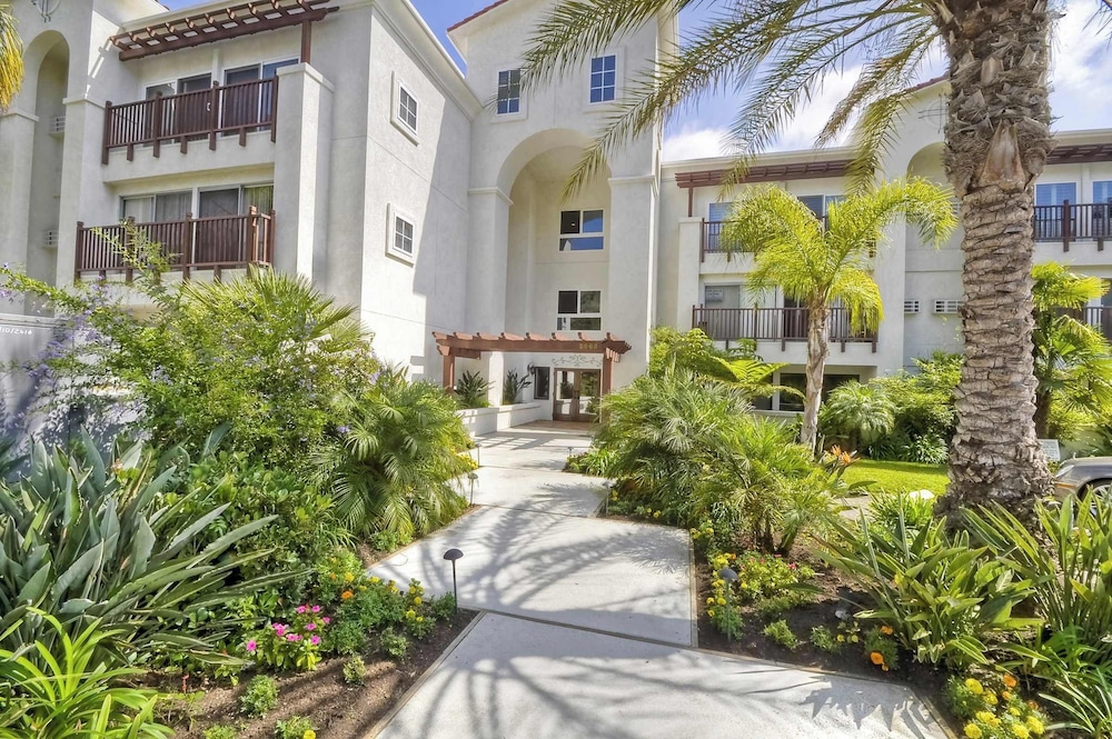 La Costa Comfort - Resort-style Living for 2