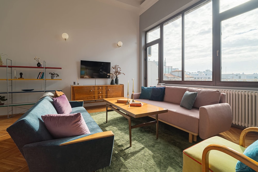Spacious 3BR Atrium Penthouse Balcony Cismigiu