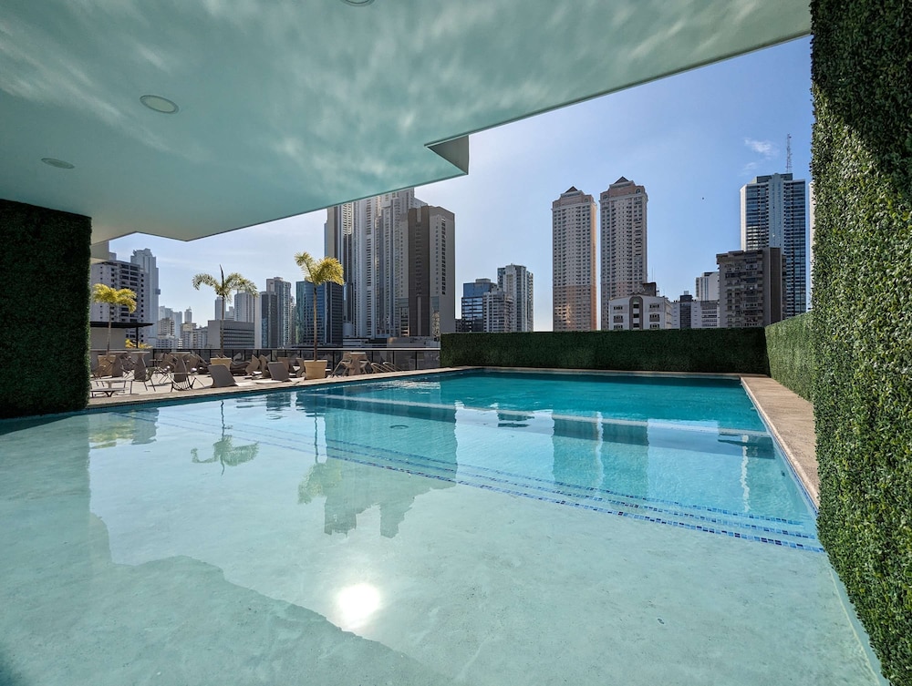 w Scenic 1BR w Panoramic City View in Calle 50