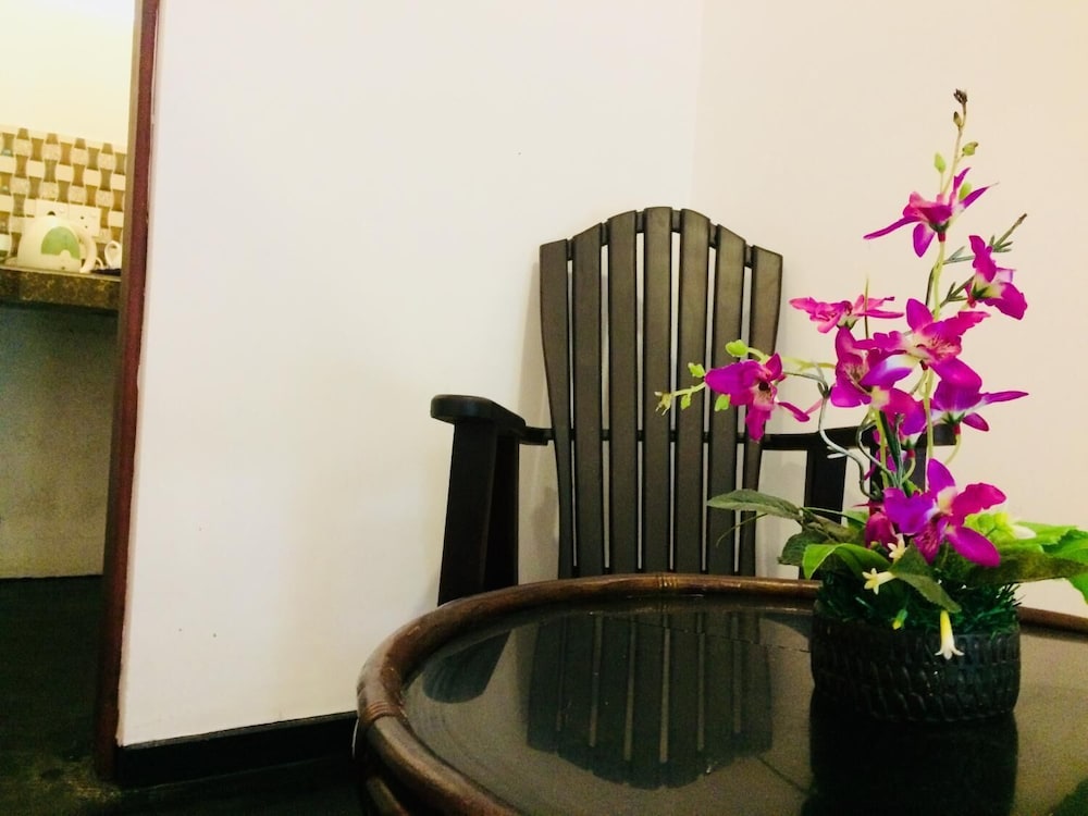 Damith Tourist Inn