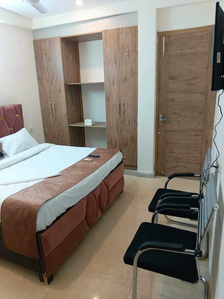 Soooper Hotel