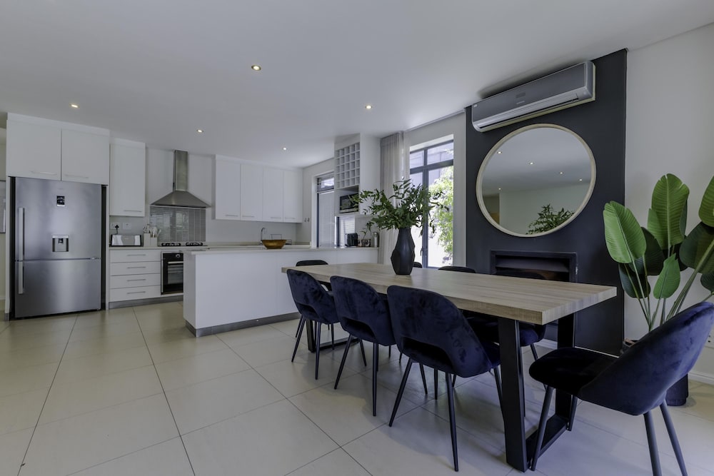 Newly Renovated 3 bed Apartment With Splashpool - 2283