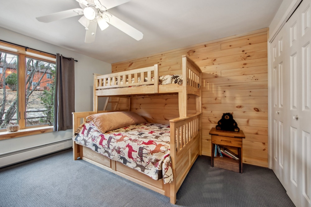 Cloud 50g - The Ultimate Adirondack Experience 3 Bedroom Townhouse by The Summit at Gore Mountain