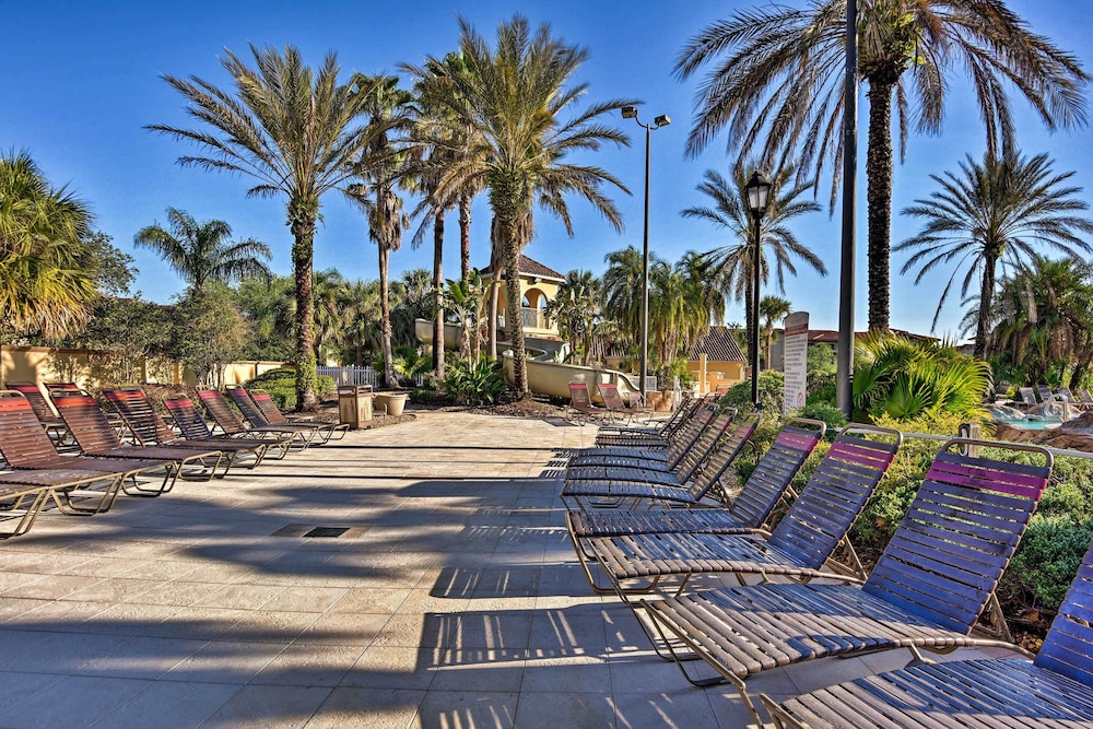 Resort Pool & Arcade: Family Townhome in Davenport