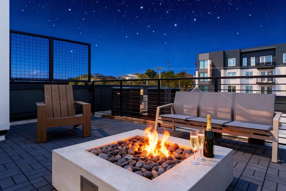 Rooftop Fire Pit Skyline Views Near Broadway