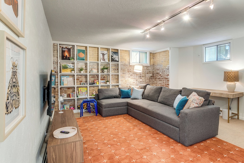 Walkable Apt w/ Off-street Parking in Cheesman!