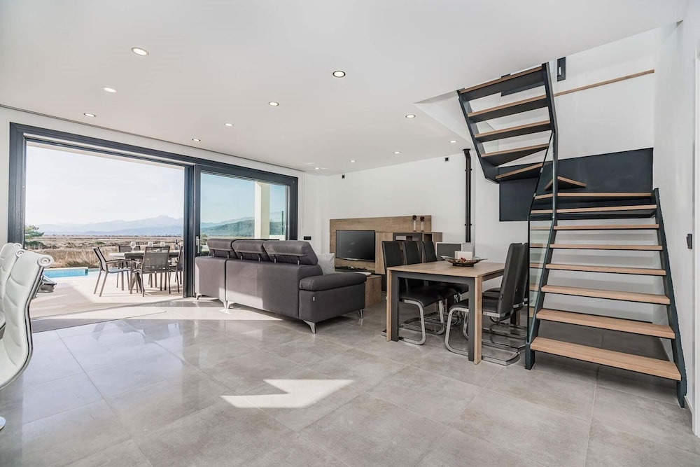 NEW 2020 - Villa Corb Mari I view 3