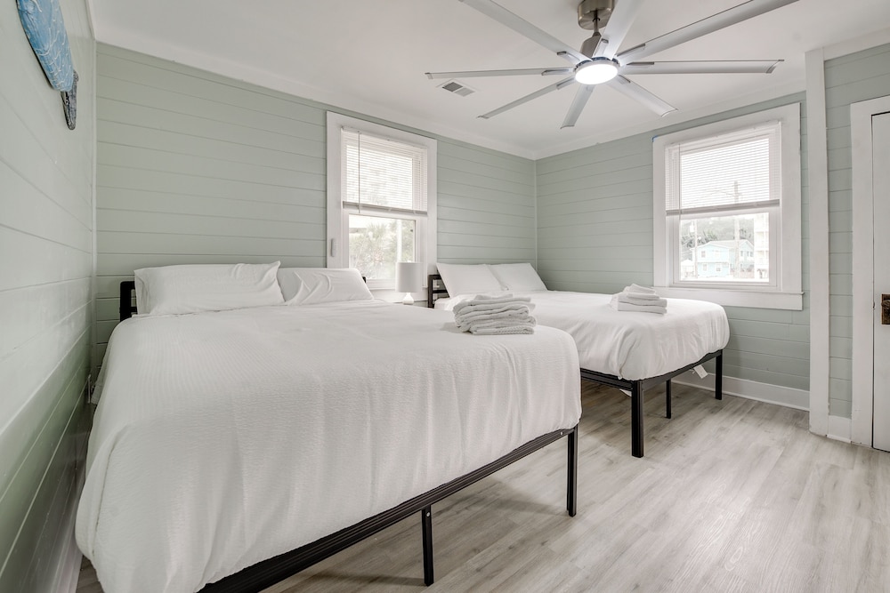 Walk to Shore: Home w/ Deck in North Myrtle Beach