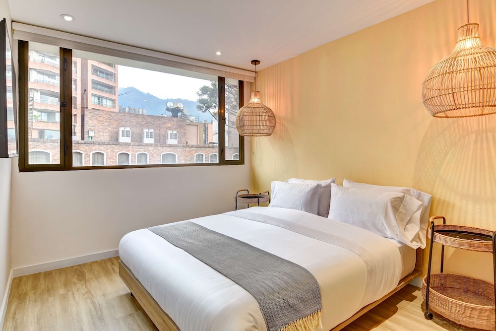w Startling 2BR Apartment in Trendy Zona T