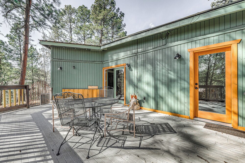 Walk to Midtown Ruidoso: Modern-rustic Cabin