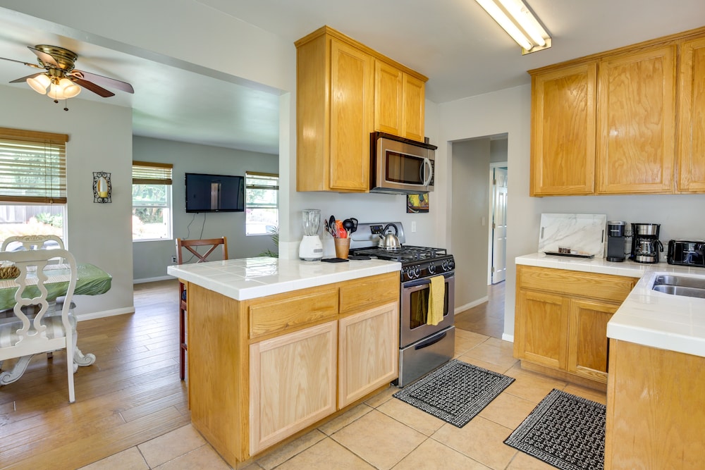 Pet-friendly San Diego Home w/ Patio: 5 Mi to Dtwn
