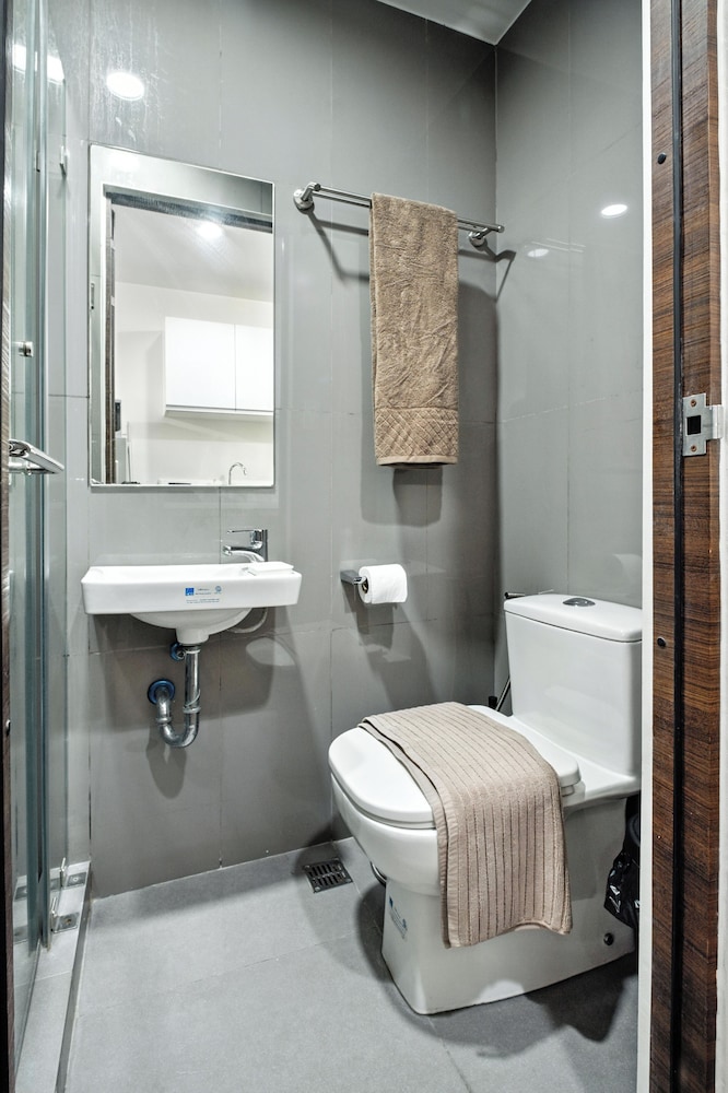 Room-sleek Studio With City Views on the
