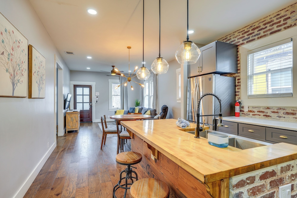 ~ 2 Mi to Dtwn San Antonio: Comfy Home w/ Yard!