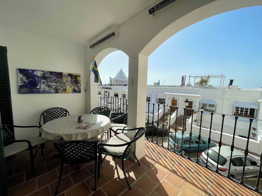 Marbella - House - Sleeps 4 - Pool - Parking