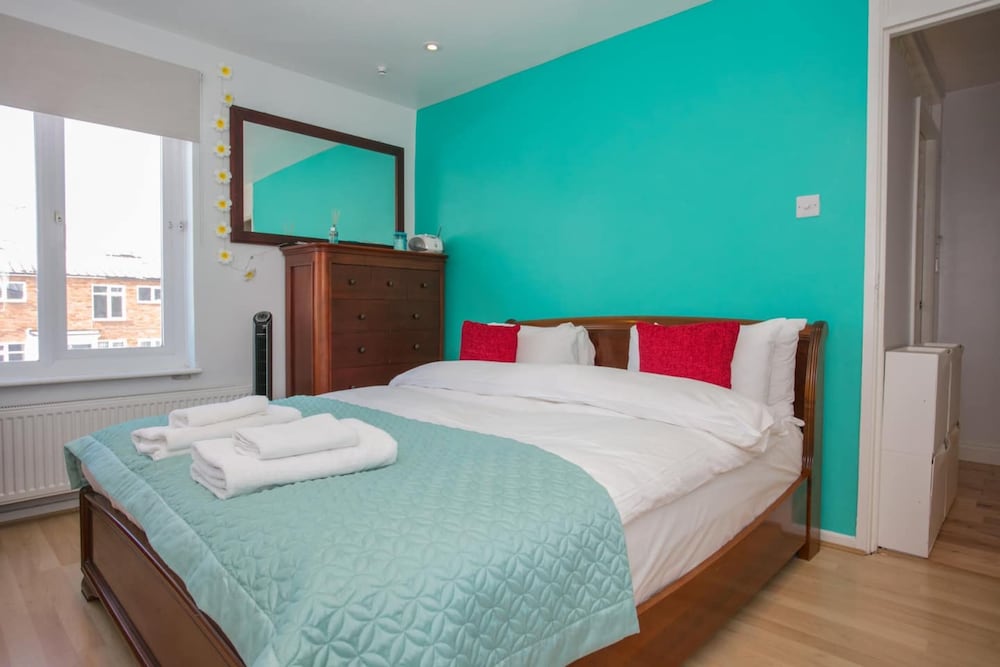 Stunning 3 Bedroom House With Garden in Battersea