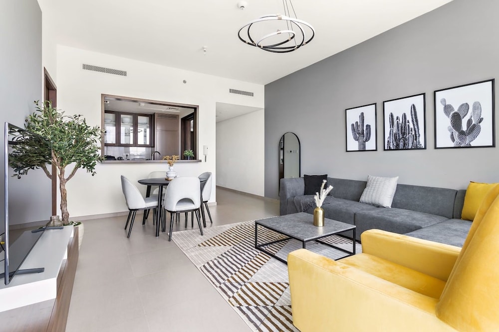 Silkhaus Luxury Tower in Downtown Pool Gym