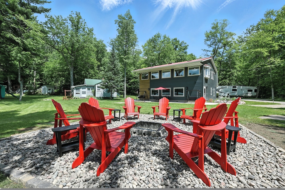 5 BR Family Hangout I Lake Views I Firepit