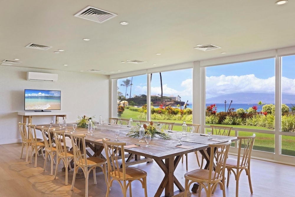 Royal Lahaina Bungalows & Spa
