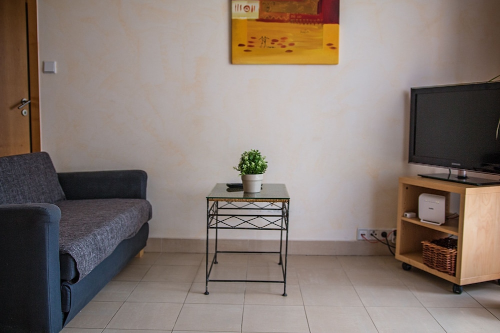 Modern & cozy apartment close to Center