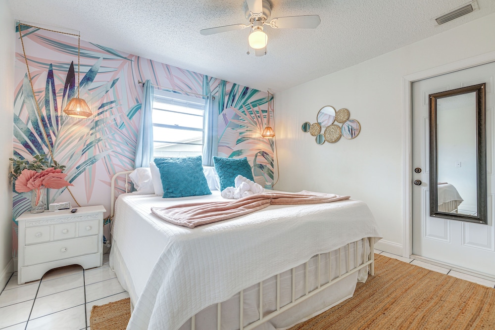4 Mi to Jensen Beach Park: Family Home w/ Pool!