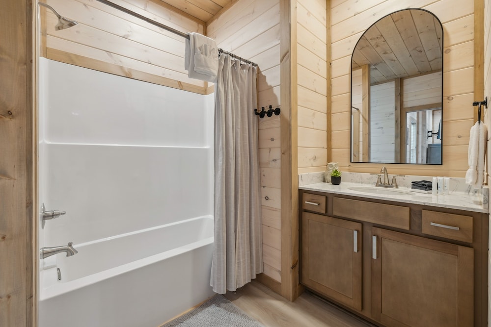 Celestial Haven 3 Bedroom Cabin