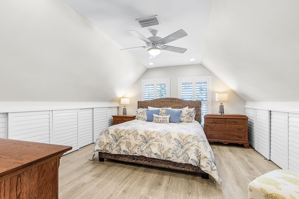 249 Pearl Paradise: 3br/3ba Pool Home! 3 Bedroom Home