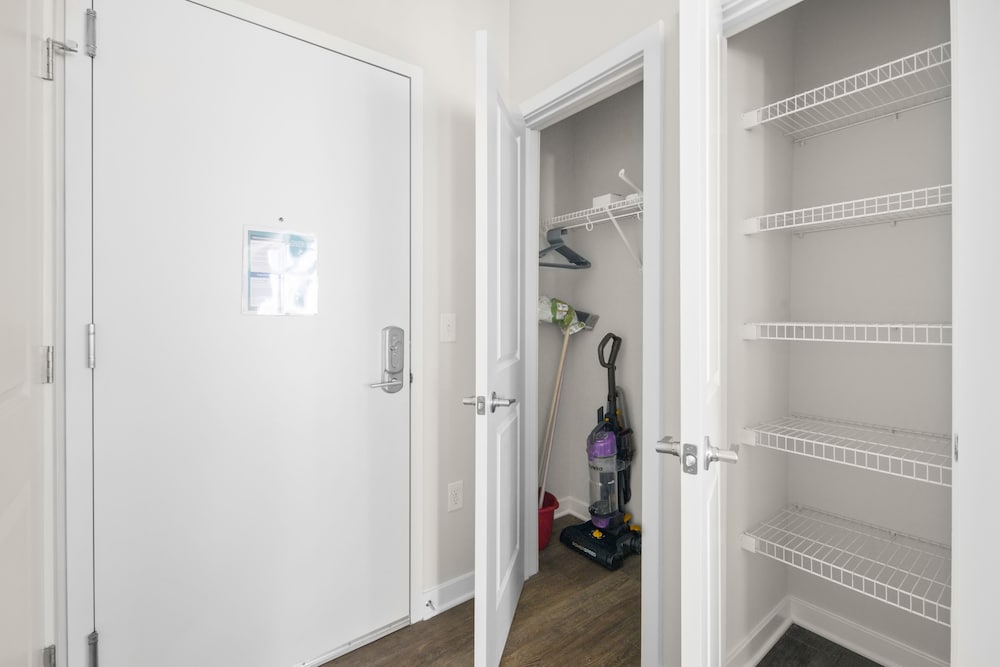 Global Luxury Suites at Reston - Property Image 36