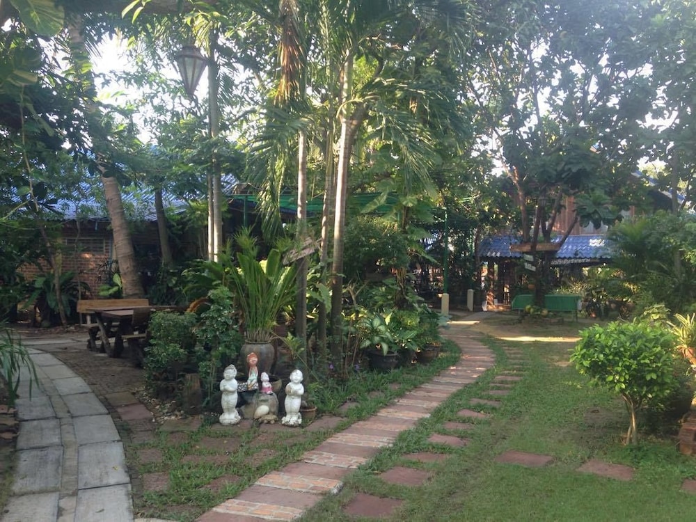 RuenNamyen Resort