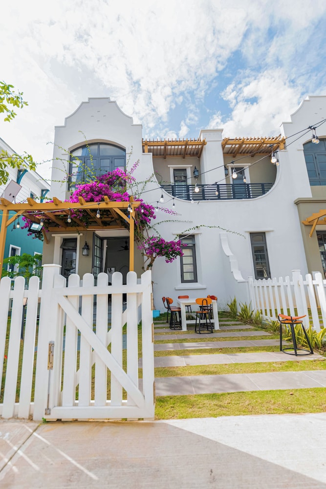 Luxury 3 br La Fleur Villa-Novaworld PT
