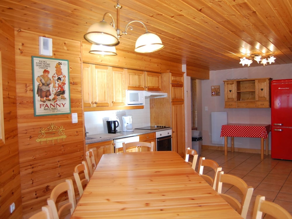 Spacious Holiday Home Near Center of Champagny