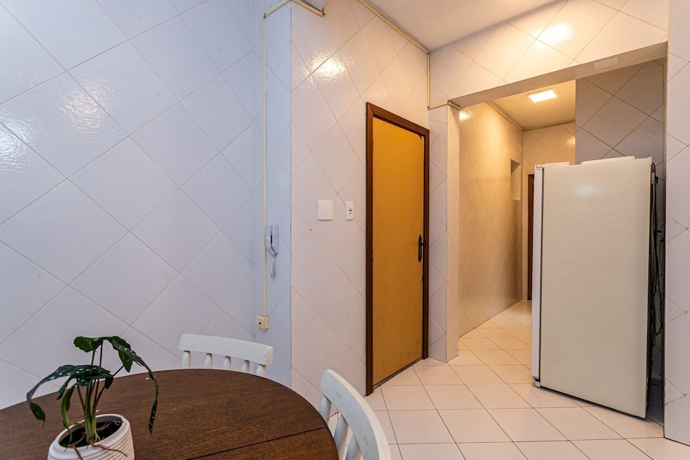 4bdrs, Balcony w/ Sea View, and Garagea 3730/201