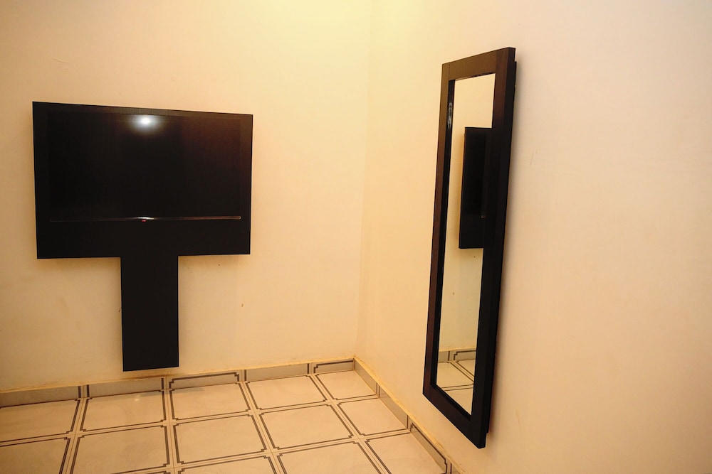CREMYARK HOME APARTMENTS