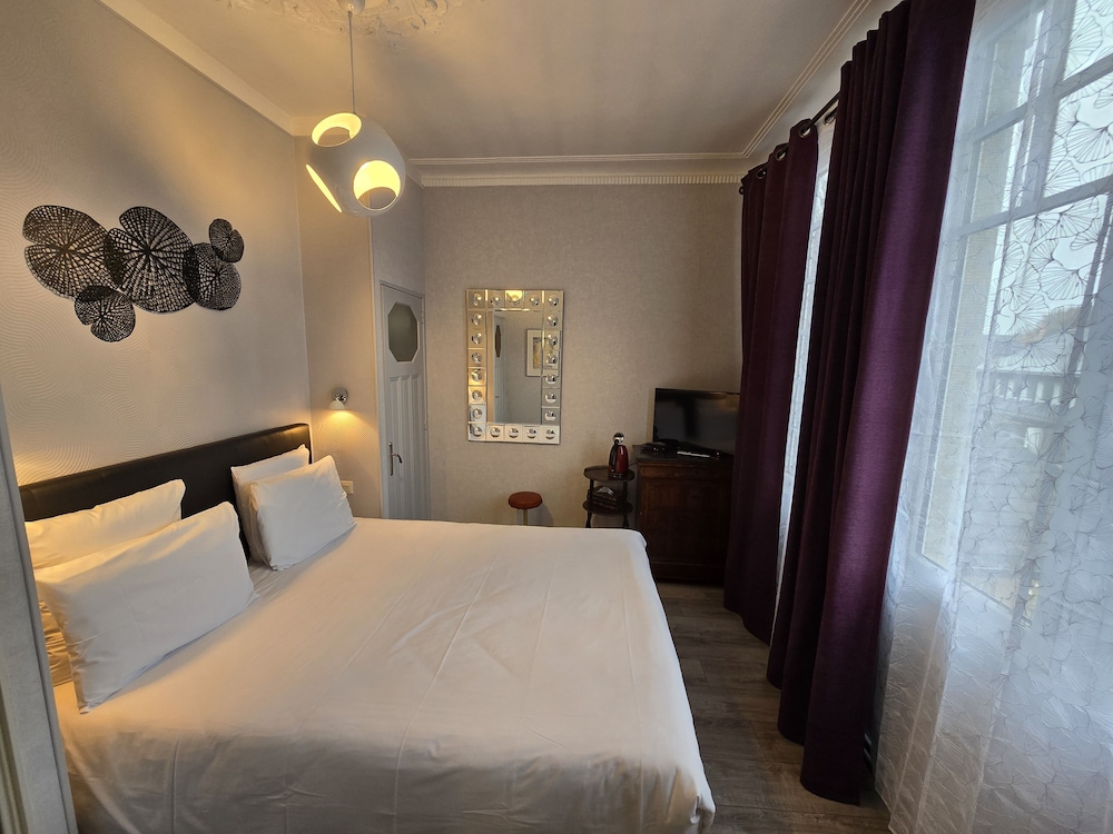 Castel Bayeux Guesthouse