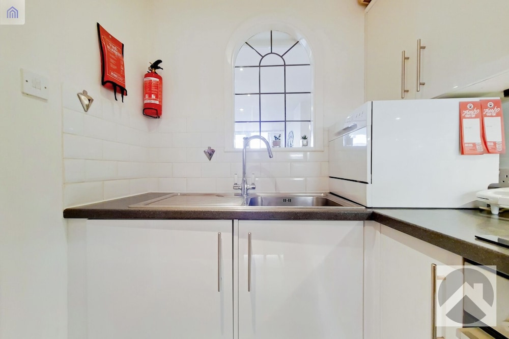2 Bed &1 Bath Apartment in Canary Wharf
