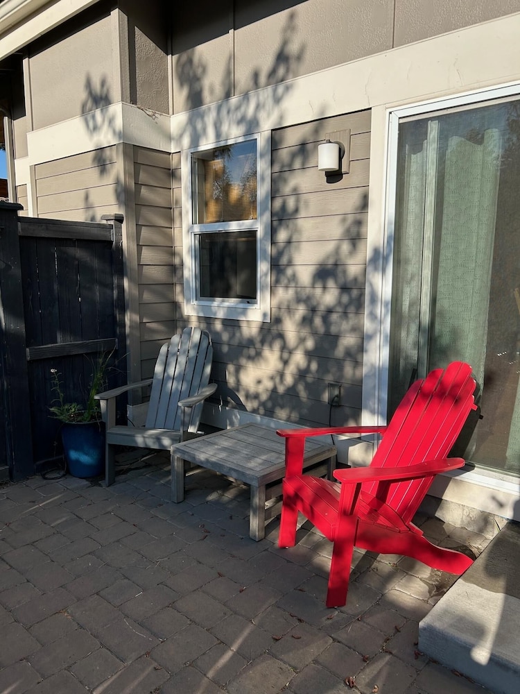 Dwell 30 Days Minimum 3 Bedroom Home by RedAwning