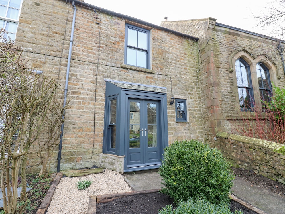 4 Castle Terrace