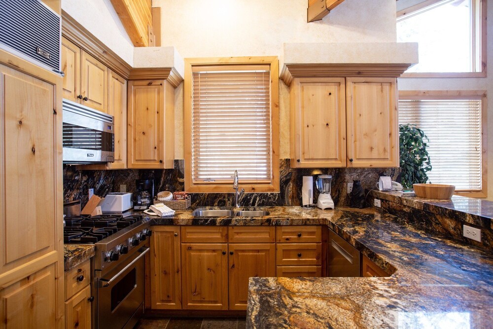 Trail's End Lodge at Deer Valley Resort - One Bedroom Deluxe Residence with Spa #304 1 Condo