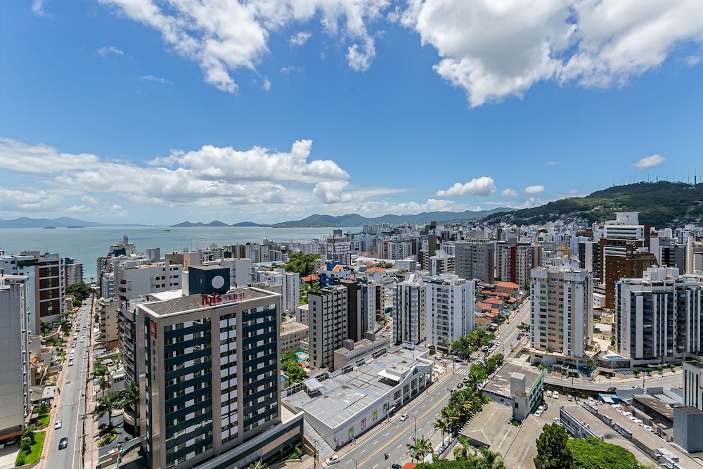 Studios Tower by Viva - Prédio com piscina e estacionamento no centro de Floripa