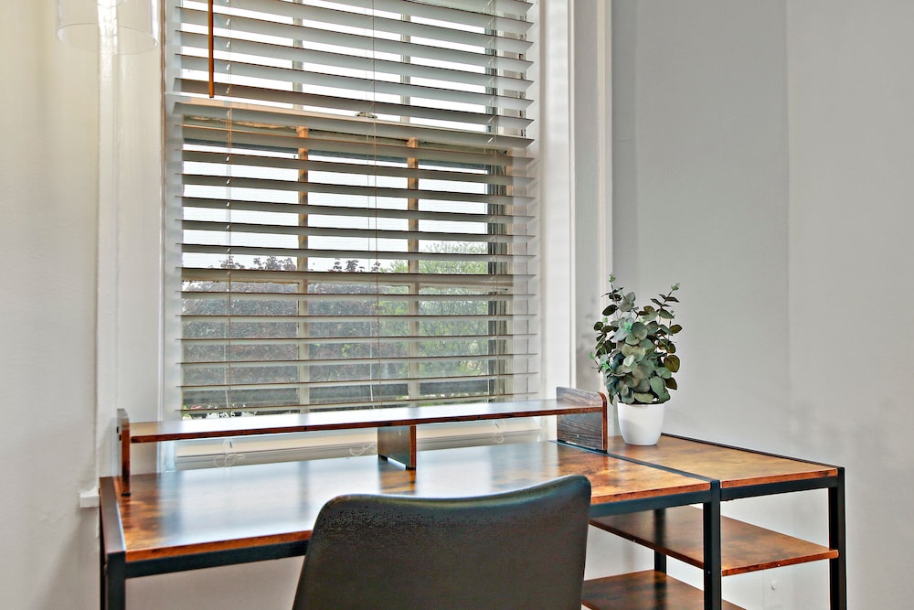 Harmonious 2BR Apt - Lockwood 3