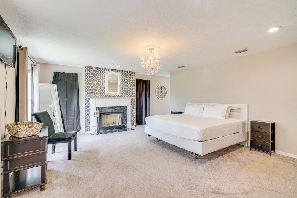Private Pool & Yard: Family Retreat in Cape Coral