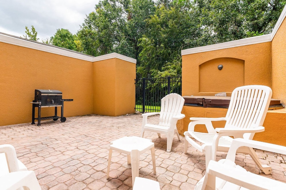 Stylish 3BR Townhouse 15 min to Disney Parks