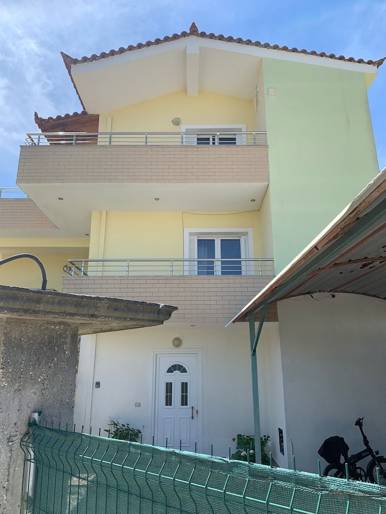 A 3-floor Building With 4 Bedroom, Near Beach